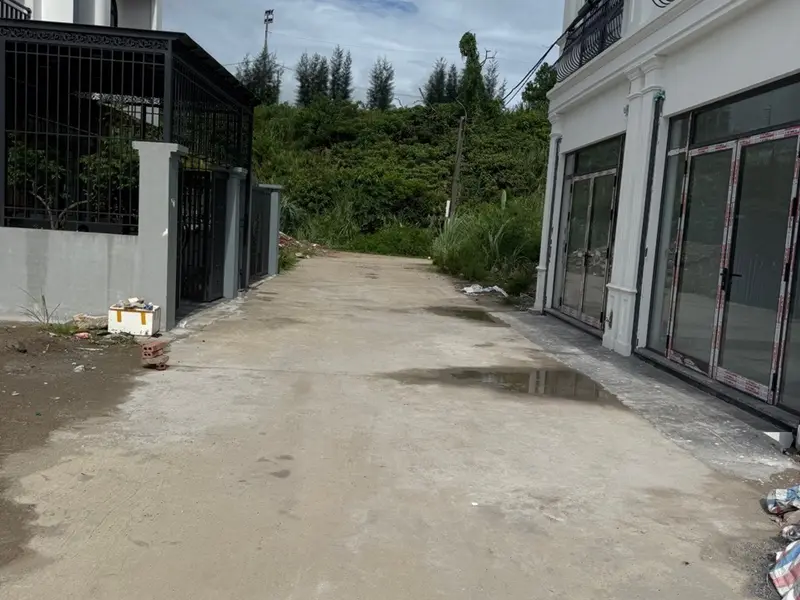 CẦN BÁN NHÀ + ĐẤT
Đ/c: Khu cấp cứu mỏ - Hà Tu 
+ Diện tích đất 90.8m2(50m2 ở + 40.8m2: CLN)... Bán nhà riêng tại Hà Tu, Quảng Ninh 01