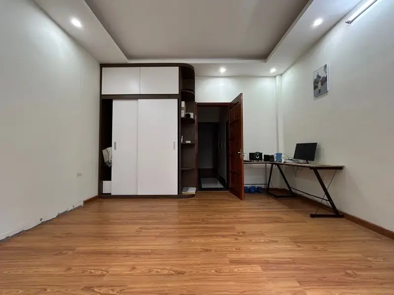 Nhà lô góc 5 tầng thang máy, nội thất đỉnh, ngõ thông tại Yên Lạc... Bán nhà riêng tại Vĩnh Tuy, Hà Nội 01