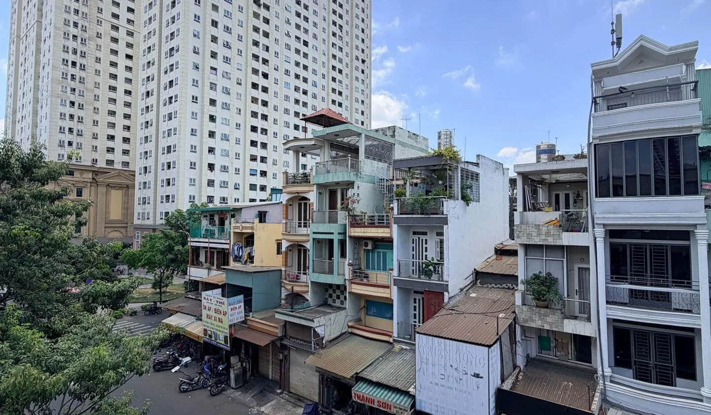 Bán chung cư Lý Thường Kiệt , Q11 , có gác mái và ban công đang cho thuê 7tr... Bán căn hộ chung cư tại Minh Phụng, Hồ Chí Minh 01