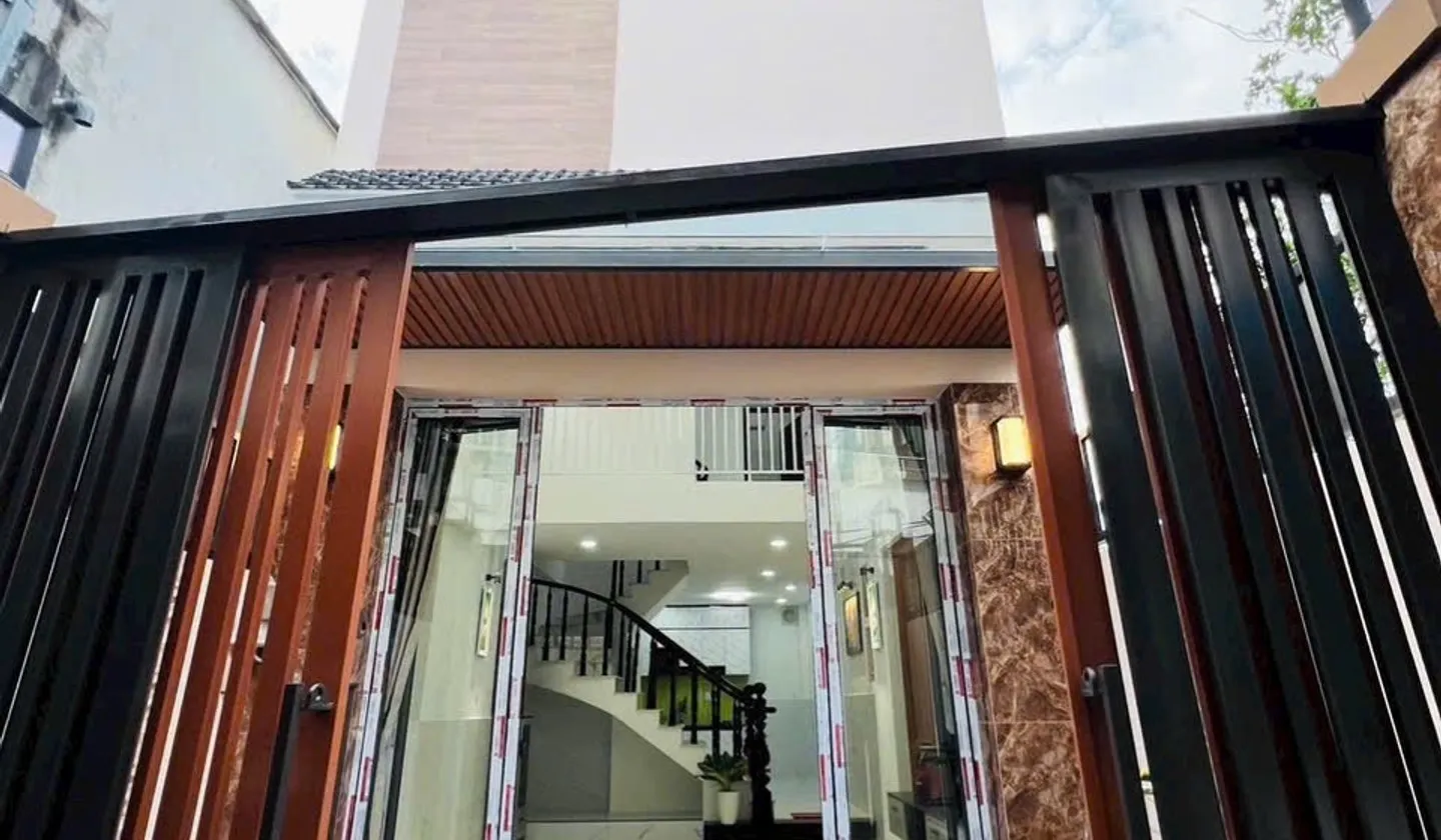 Cơ hội sở hữu nhà 3 tầng giá tốt tại Mai Hắc Đế, quận 8... Bán nhà riêng tại Phú Định, Hồ Chí Minh 01