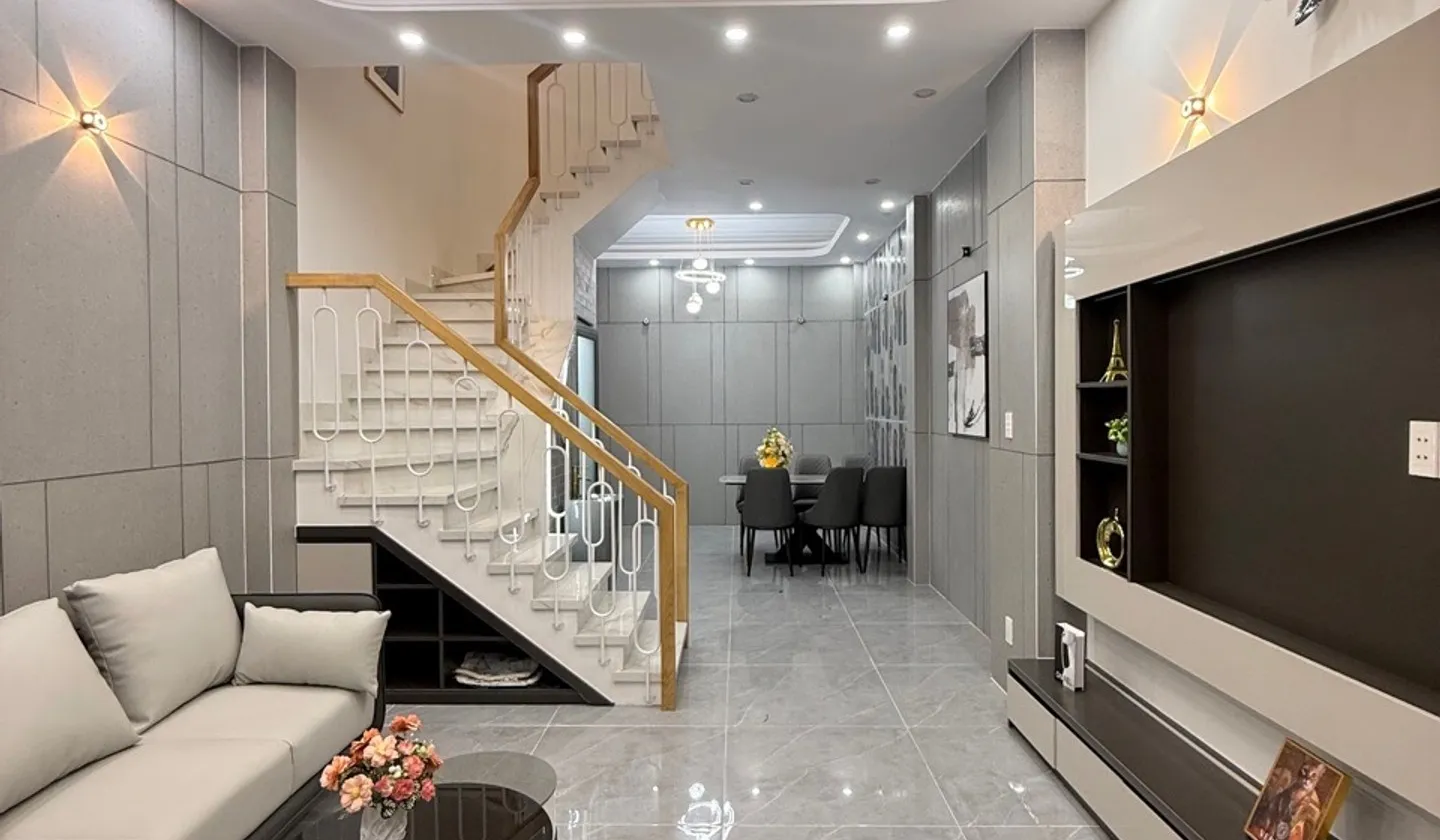 Diện tích: 4 x 14m – khoảng 55m²
🏢 Kết cấu: 1 Trệt + 2 Lầu + Sân thượng... Bán nhà riêng tại Tân Sơn, Hồ Chí Minh 01
