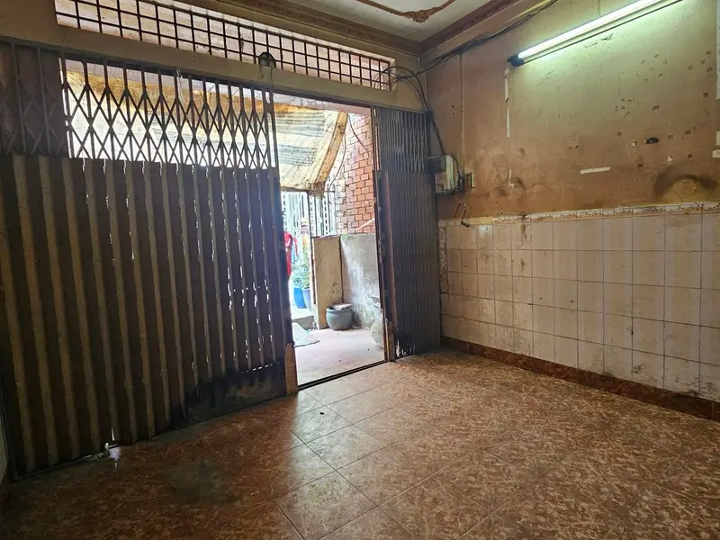 Võ văn vân sát trần văn giàu, nhà cũ tiện xây mới- hẻm xe tải 8m - 2 tầng 4×13m 3 phòng ngủ 2 WC... Bán nhà riêng tại Tân Tạo, Hồ Chí Minh 01