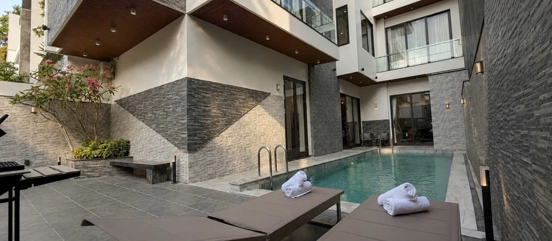VILLA THANG MÁY – KARAOKE, BỂ BƠI – DÒNG TIỀN 150TR/THÁNG 200m² - Ngũ Hành Sơn - 36 tỷ 0762,658,925... Bán biệt thự, liền kề tại Ngũ Hành Sơn, Đà Nẵng 01