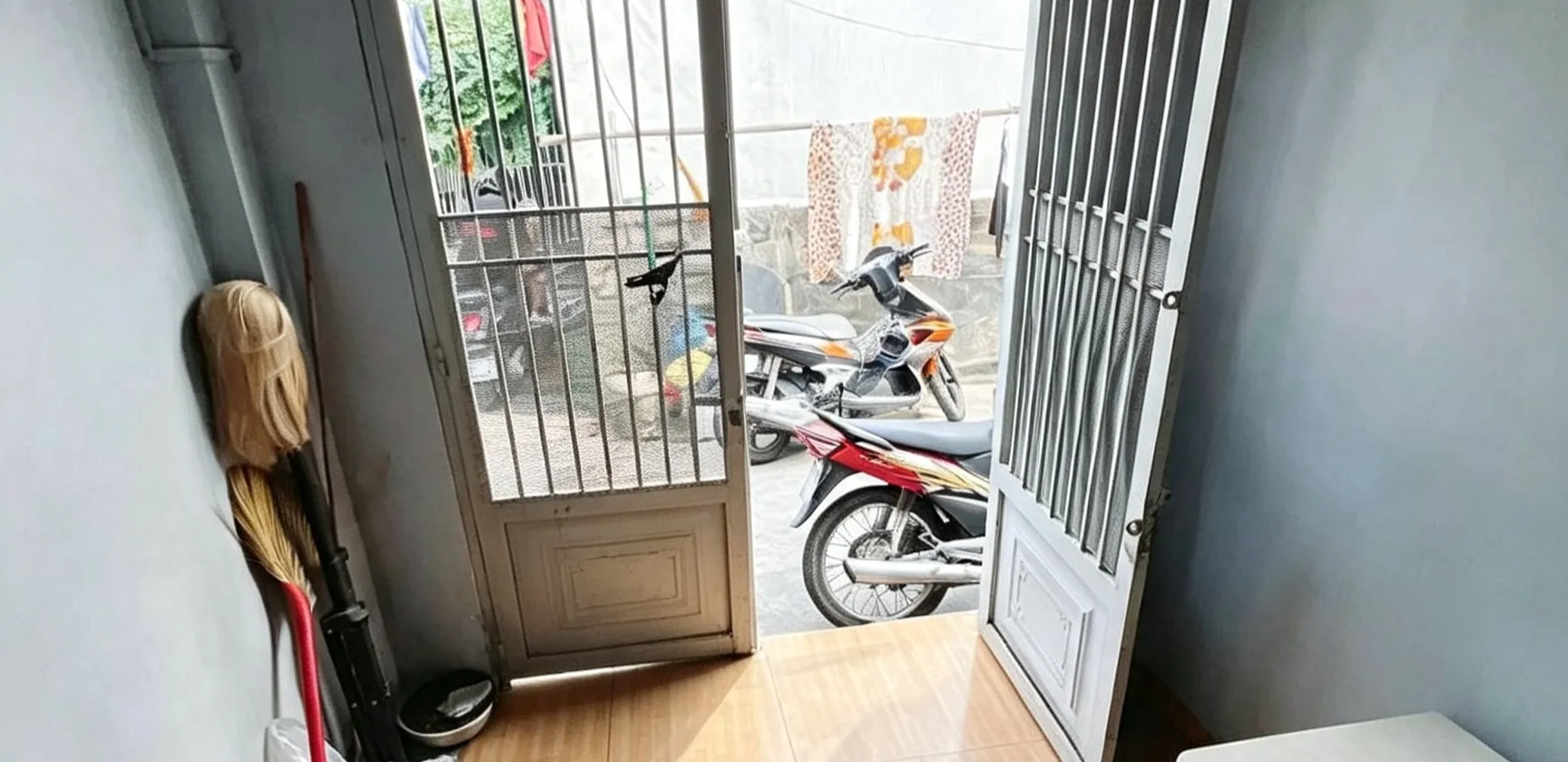 Gần Chợ Xóm Chiếu - 2 Tầng - 34m² - Nhỉnh 2 tỷ... Bán nhà riêng tại Khánh Hội, Hồ Chí Minh 01