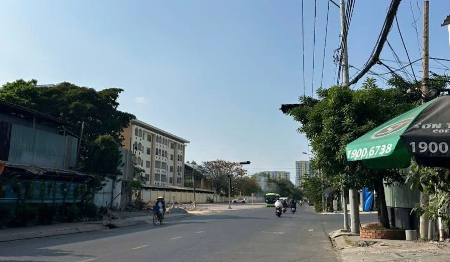 Bán nhà mặt phố 3 tầng phường phú định đường 10m ,dt 5x20m... Bán nhà mặt phố tại Phú Định, Hồ Chí Minh 01