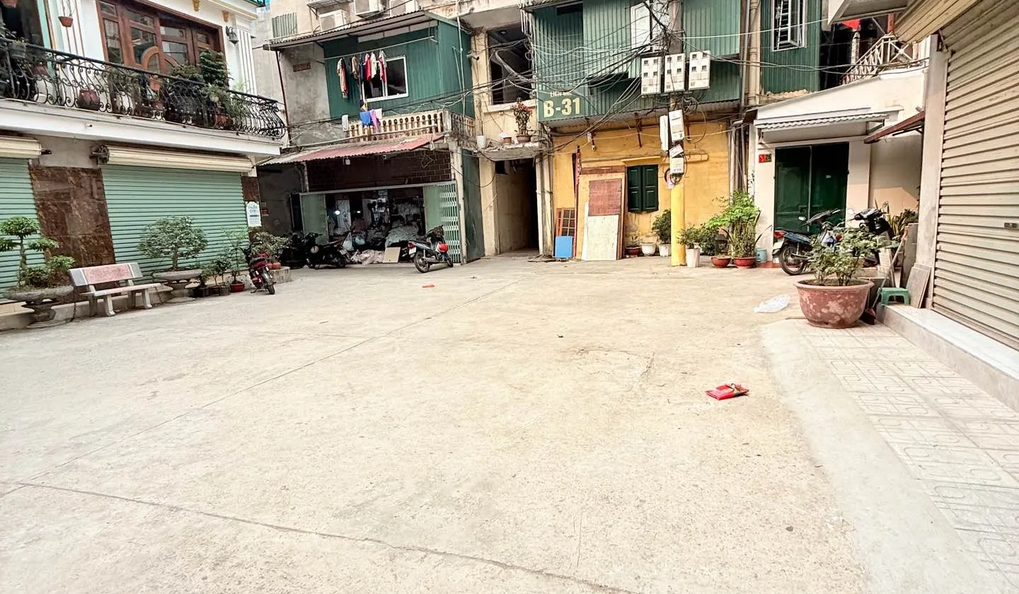 Nhà Nguyễn Văn Cừ diện tích rộng , nhỉnh 8 tỷ 53 m 30 m ra ô tô dưng đỗ... Bán nhà riêng tại Bồ Đề, Hà Nội 01