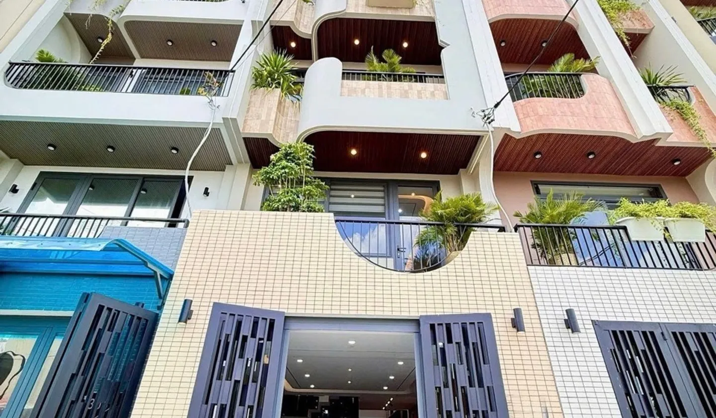Nhà phố 5 tầng hiện đại, sẵn gara ô tô, gần Gò Vấp... Bán nhà riêng tại Thới An, Hồ Chí Minh 01