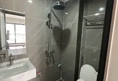 Bán nhà riêng 5 tầng tại phường Long Biên, Hà Nội với sân rộng và ô tô đỗ cổng... Bán nhà riêng tại Long Biên, Hà Nội 05