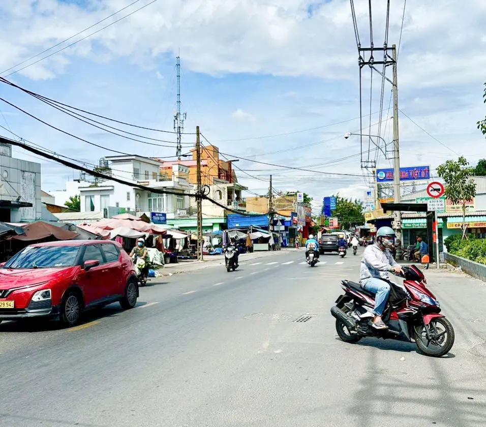 Hai căn nhà liền kề đường 8m trong khu dân cư an ninh, giá hấp dẫn... Bán nhà riêng tại Bà Điểm, Hồ Chí Minh 01