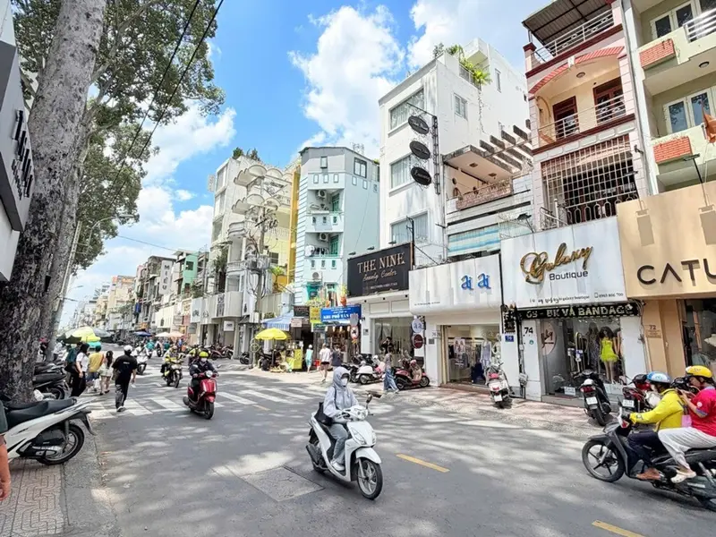 Nhà mặt phố quận 3 sầm uất, thích hợp kinh doanh và ở... Bán nhà mặt phố tại Nhiêu Lộc, Hồ Chí Minh 01