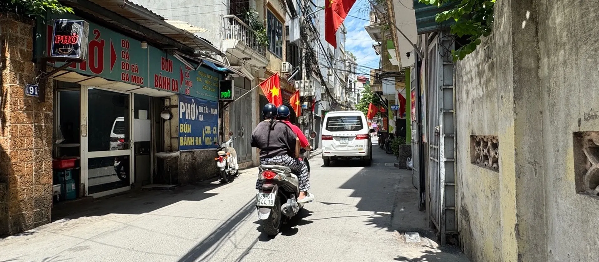 BÁN ĐẤT TẶNG NHÀ VƯƠNG THỪA VŨ - MẶT TIỀN RỘNG - NGÕ THÔNG KINH DOANH - Ô TÔ TRÁNH - GARA OTO .... Bán nhà riêng tại Khương Đình, Hà Nội 01