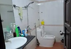 Nhà mặt ngõ rộng rãi, gần hồ với tiện nghi đầy đủ... Bán owner_side tại Long Biên, Hà Nội 09