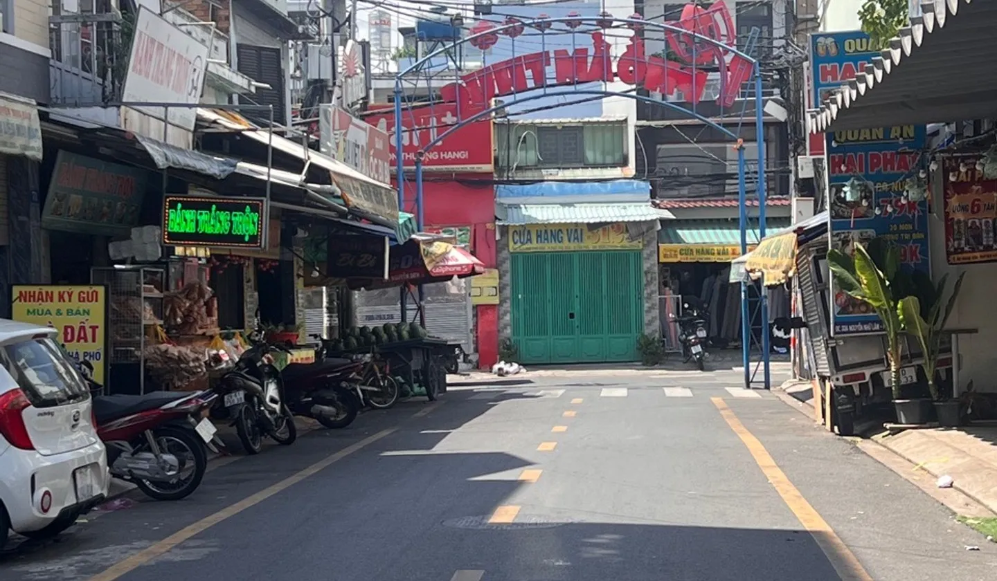 Nhà 3 tầng mới, mặt tiền rộng, khu thương mại Nguyễn Nhữ Lãm... Bán nhà riêng tại Phú Thọ Hòa, Hồ Chí Minh 01