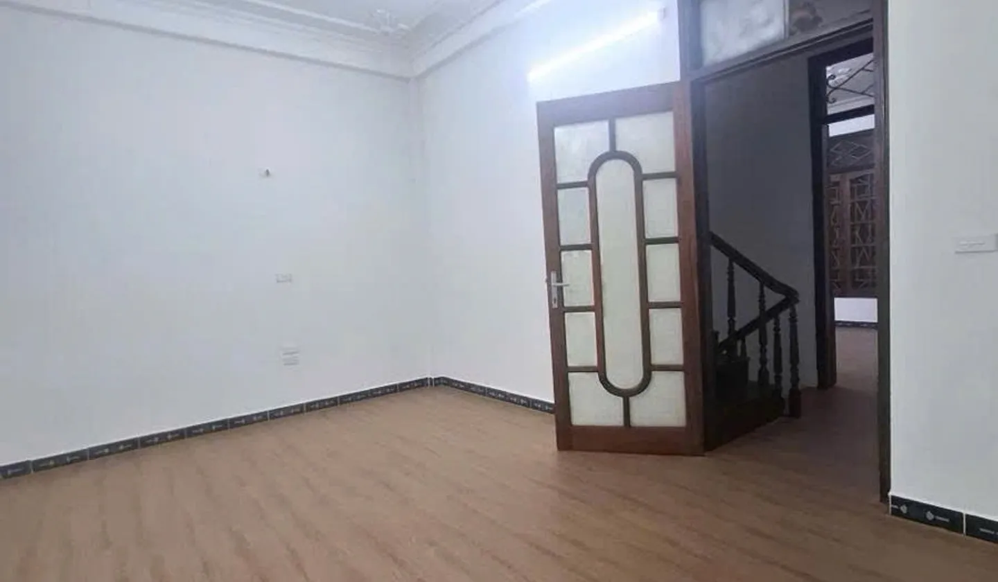 Nhà phân lô ô tô đỗ cửa, cách phố chỉ 50m... Bán nhà riêng tại Láng, Hà Nội 01