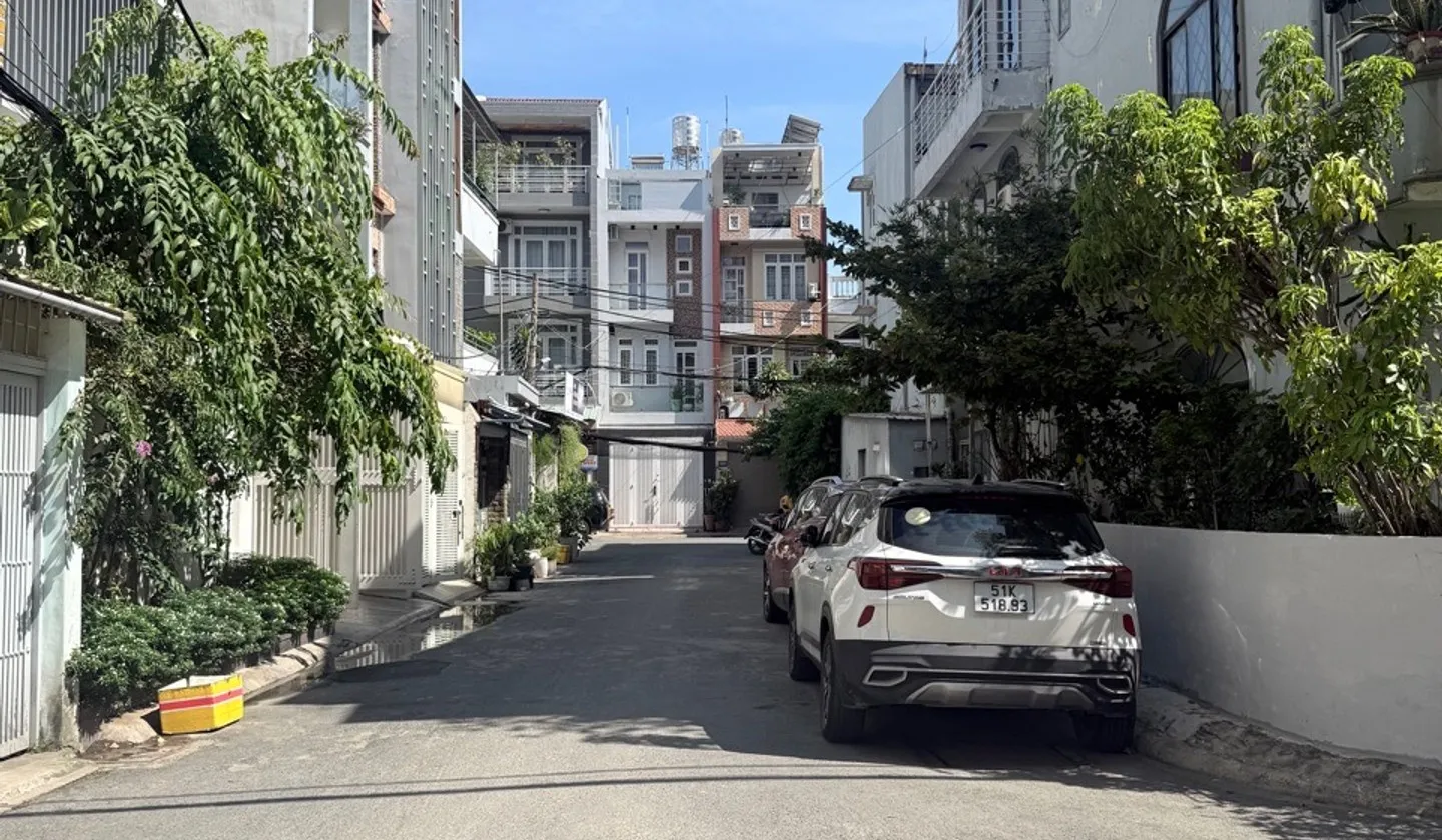 Nhà 2 tầng góc 2 mặt tiền tại Hoàng Hoa Thám, hẻm xe hơi tránh nhau... Bán nhà riêng tại Bảy Hiền, Hồ Chí Minh 01