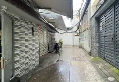 Gần Trường Nguyễn Trãi - 2 Tầng - 68m² - Nhỉnh 5 tỷ - Ngang hơn 4m - Nở hậu 8m... Bán nhà riêng tại Xóm Chiếu, Hồ Chí Minh 01
