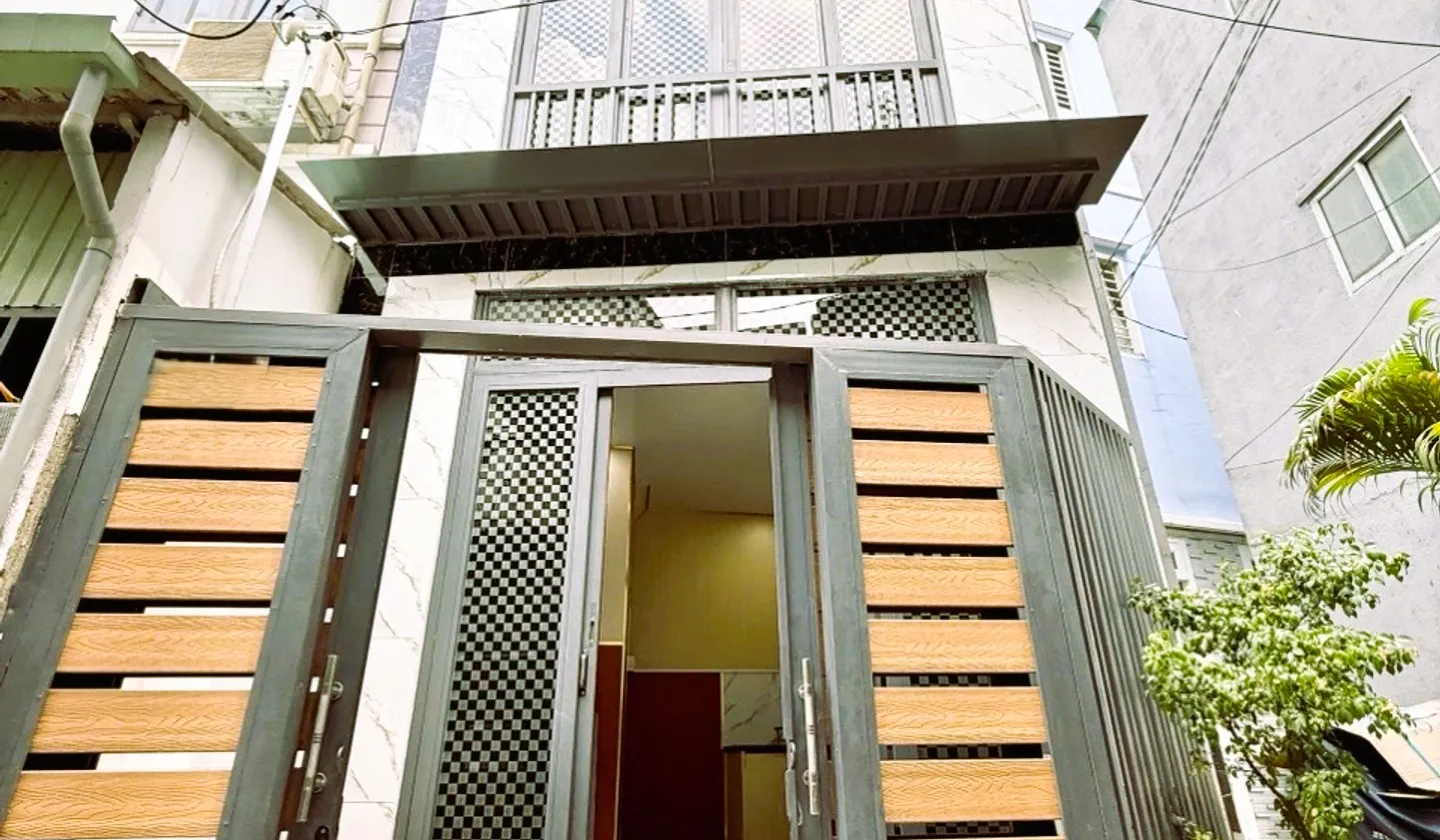 BÁN NHÀ 3 TẦNG BÌNH THẠNH CÁCH MẶT TIỀN PHẠM VĂN ĐỒNG 20M - CHỈ 3.39 TỶ! 🔥... Bán nhà riêng tại Bình Lợi Trung, Hồ Chí Minh 01