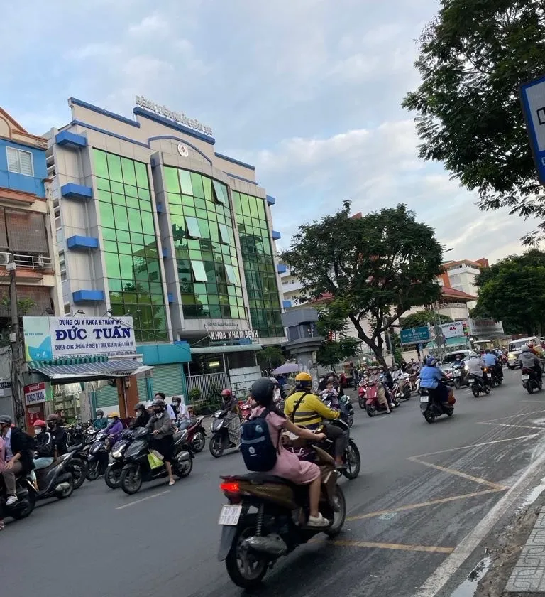 Nhà 3 tầng xinh xắn gần mặt tiền Thành Thái quận 10... Bán nhà riêng tại Hòa Hưng, Hồ Chí Minh 01