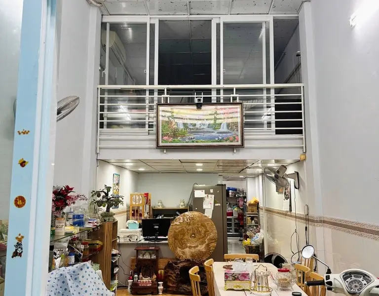 Cơ hội hiếm có sở hữu nhà 3 tầng chắc chắn Quận 10 giá tốt... Bán nhà riêng tại Hòa Hưng, Hồ Chí Minh 01