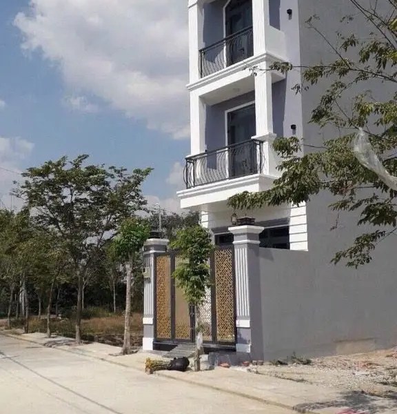 Đường Lò Lu đang hoàn thiện mở rộng 30m. 
Cạnh Chung cư View thoáng mát. 
- DT 4 X15,3m. Kết cấu 4... Bán nhà riêng tại Long Phước, Hồ Chí Minh 01