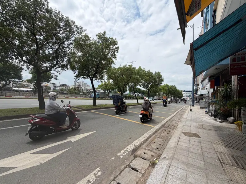 Nhà mặt phố 5 tầng siêu vị trí gần Quận 1... Bán nhà mặt phố tại Chợ Lớn, Hồ Chí Minh 01