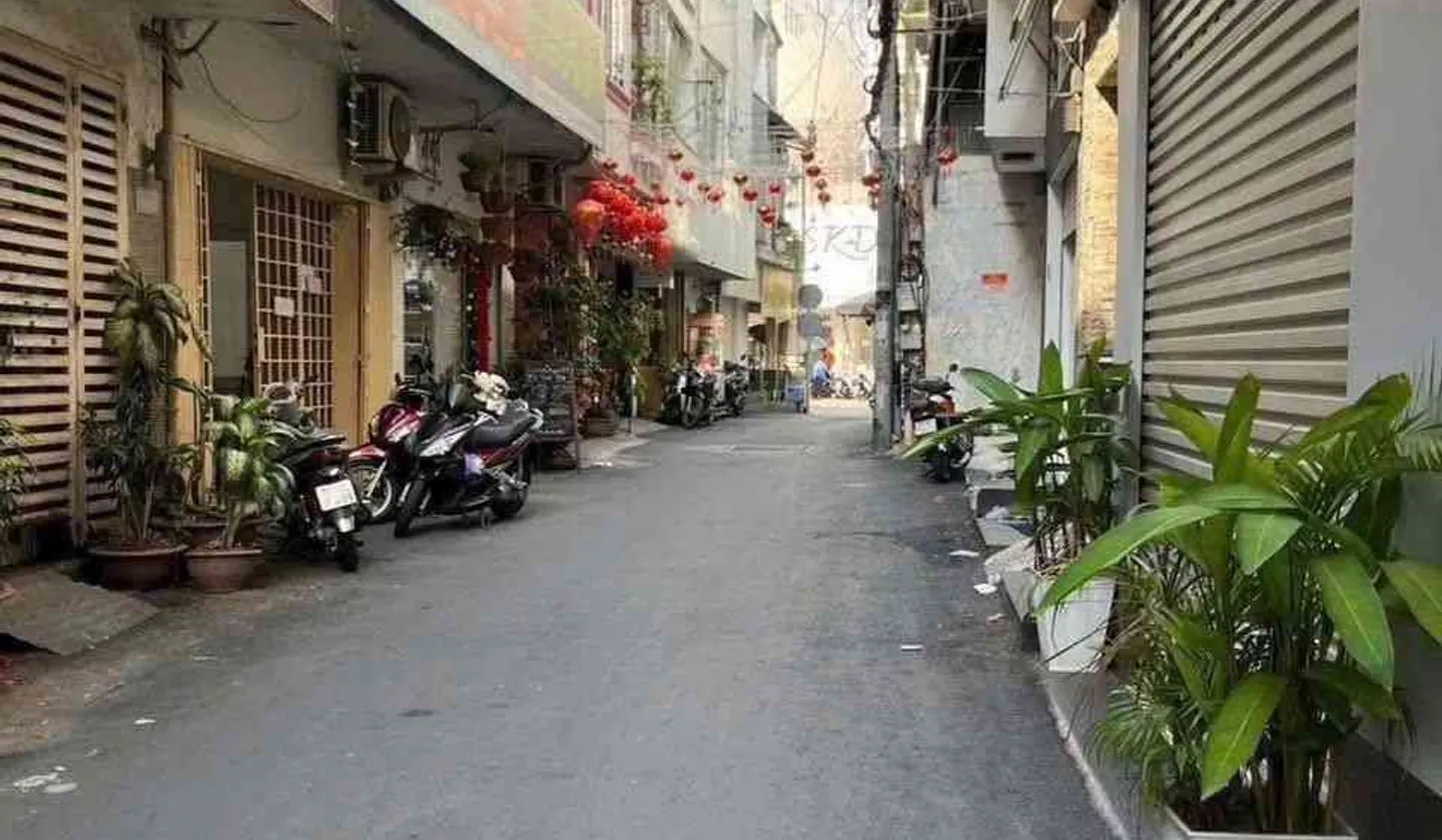 Nhà phố 3 tầng hiện đại, thoáng mát tại quận trung tâm... Bán nhà mặt phố tại Cầu Kiệu, Hồ Chí Minh 01