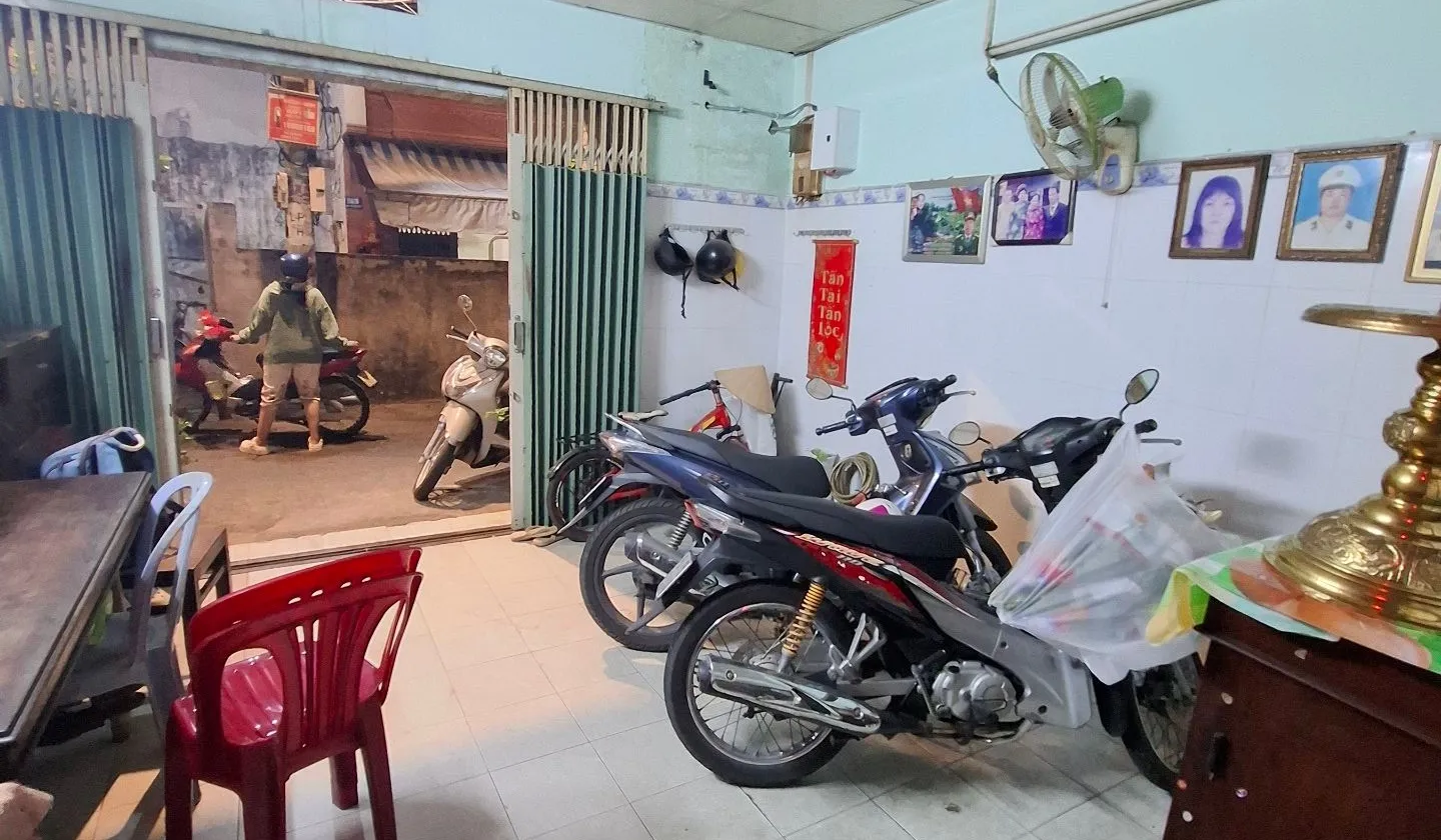 Bán nhà 2 tầng 5 phòng ngủ tại Phạm Văn Chí, giá mới 8.5 tỷ... Bán nhà riêng tại Bình Tiên, Hồ Chí Minh 01