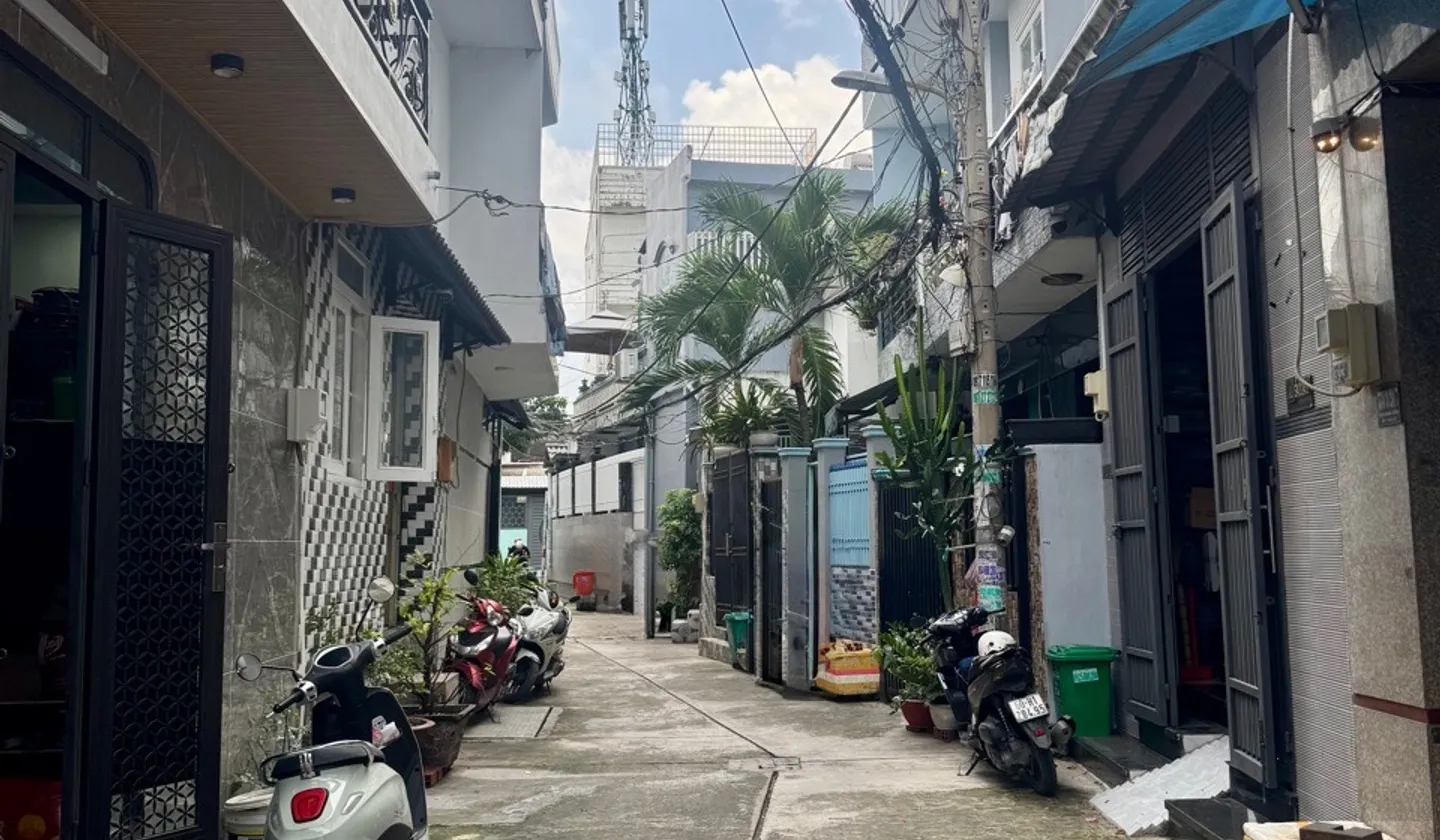 Bán nhà riêng 2 phòng ngủ tại phường An Lạc, trung tâm khu vực với hẻm ô tô thông thoáng... Bán nhà riêng tại An Lạc, Hồ Chí Minh 01