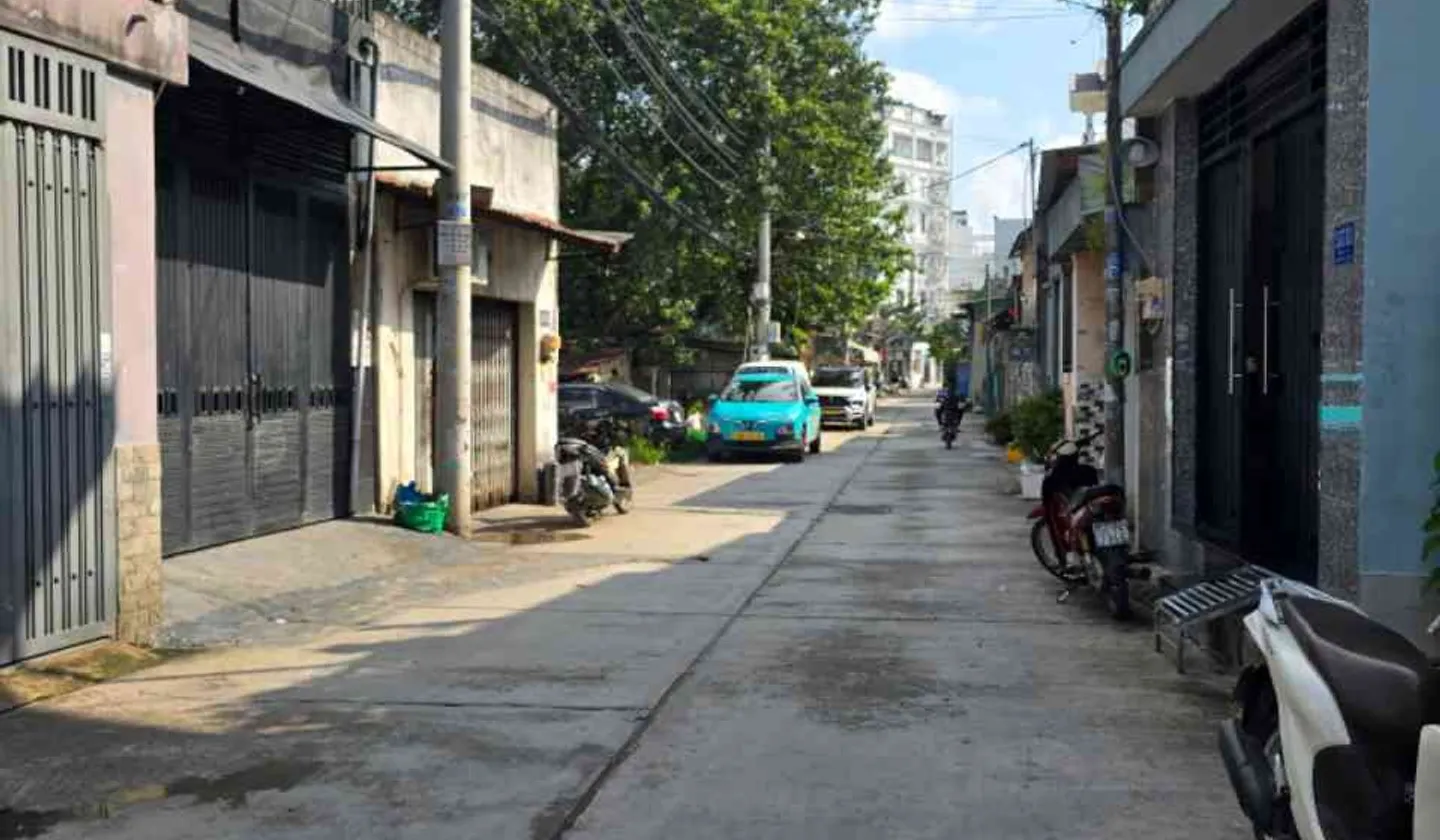 Bán nhà riêng Bình Tân 2 phòng ngủ, hẻm xe hơi thông, gần AEON Tân Phú... Bán nhà riêng tại Bình Hưng Hòa, Hồ Chí Minh 01