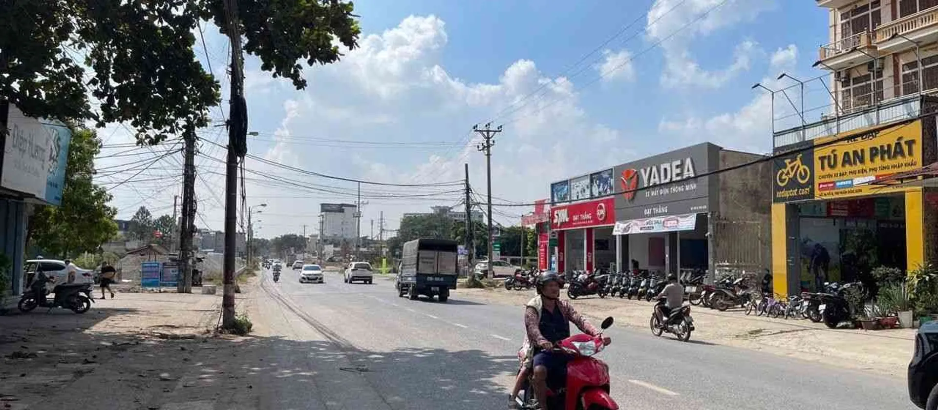Mô Tả:

Diện Tích trên sổ 86.9m full thổ cư
Mặt Tiền 5.5m và Mặt Hậu 6.4m
Đất lô góc, đường... Bán đất tại Sóc Sơn, Hà Nội 01