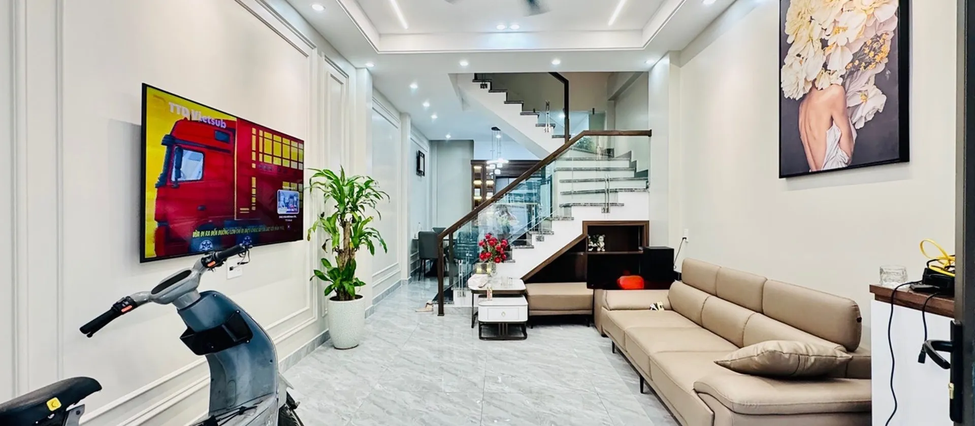 Nhà 4 tầng mặt tiền rộng khu Hồ Sen, nội thất hiện đại... Bán nhà riêng tại Lê Chân, Hải Phòng 01