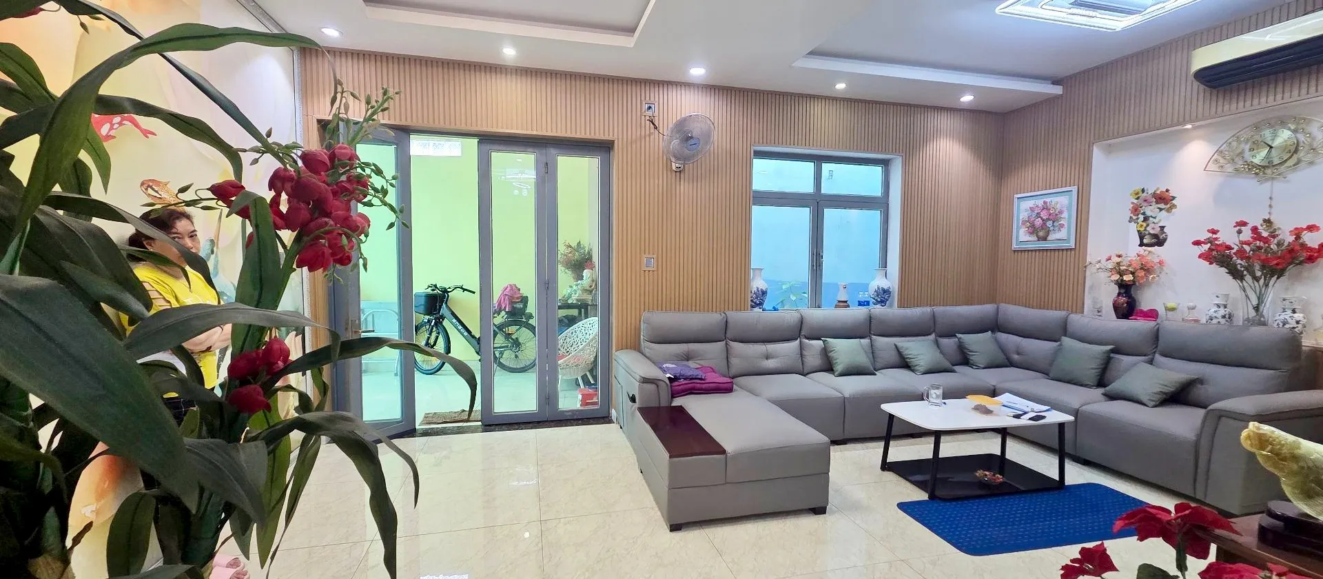BÁN NHÀ 3 TẦNG NỞ HẬU 133M² – SÂN RỘNG ĐỂ 2 Ô TÔ – TẶNG NỘI THẤT XỊN.... Bán nhà riêng tại Phú Định, Hồ Chí Minh 01
