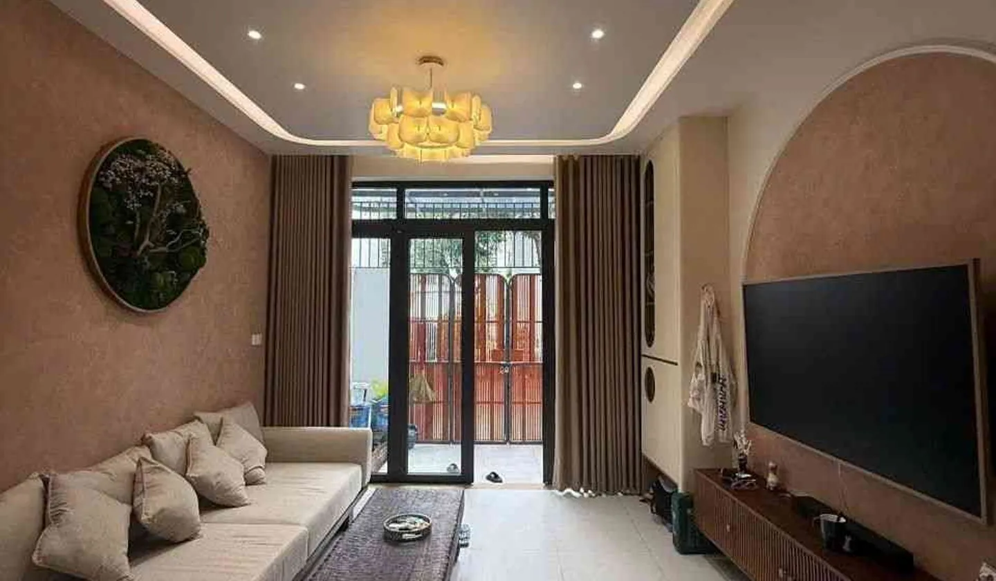 Bán nhà đường Thích Quảng Đức, 4 tầng, full nội thất, 5 phòng ngủ... Bán nhà riêng tại Đức Nhuận, Hồ Chí Minh 01