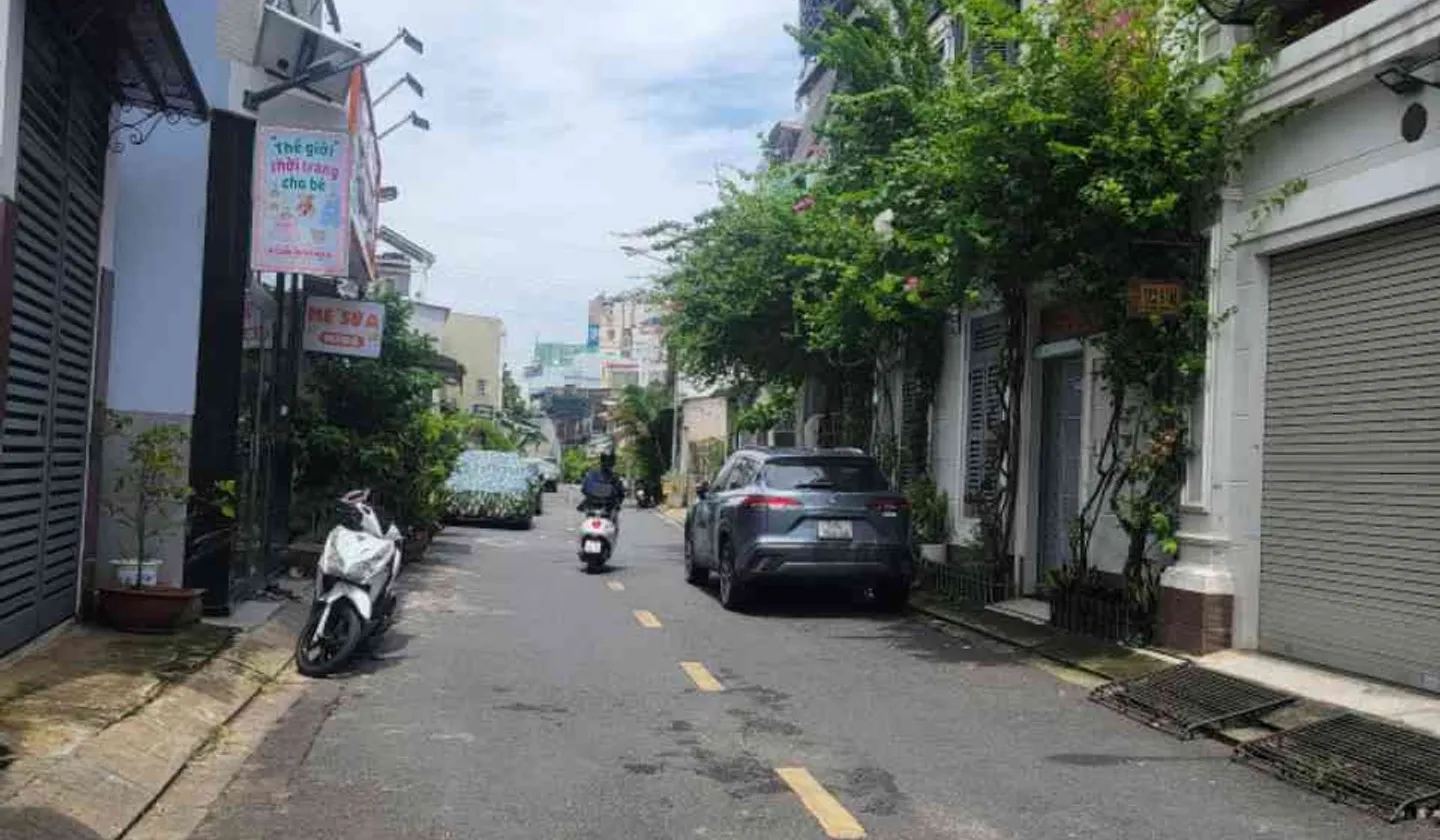 Bán nhà mặt phố Đinh Tiên Hoàng, 2 tầng, mặt tiền 5.4m, diện tích 30.1 m², pháp lý sở hữu cơ sở... Bán nhà mặt phố tại Gia Định, Hồ Chí Minh 01