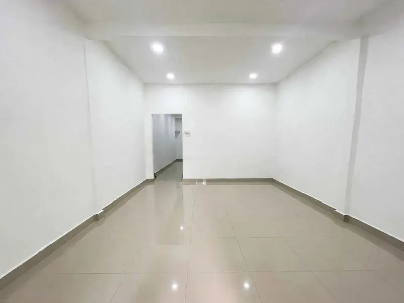 Ngay Chợ Xóm Chiếu - 172m2 - Nhỉnh 19 tỷ - Mua đất tặng nhà - Nở Hậu... Bán nhà riêng tại Xóm Chiếu, Hồ Chí Minh 01