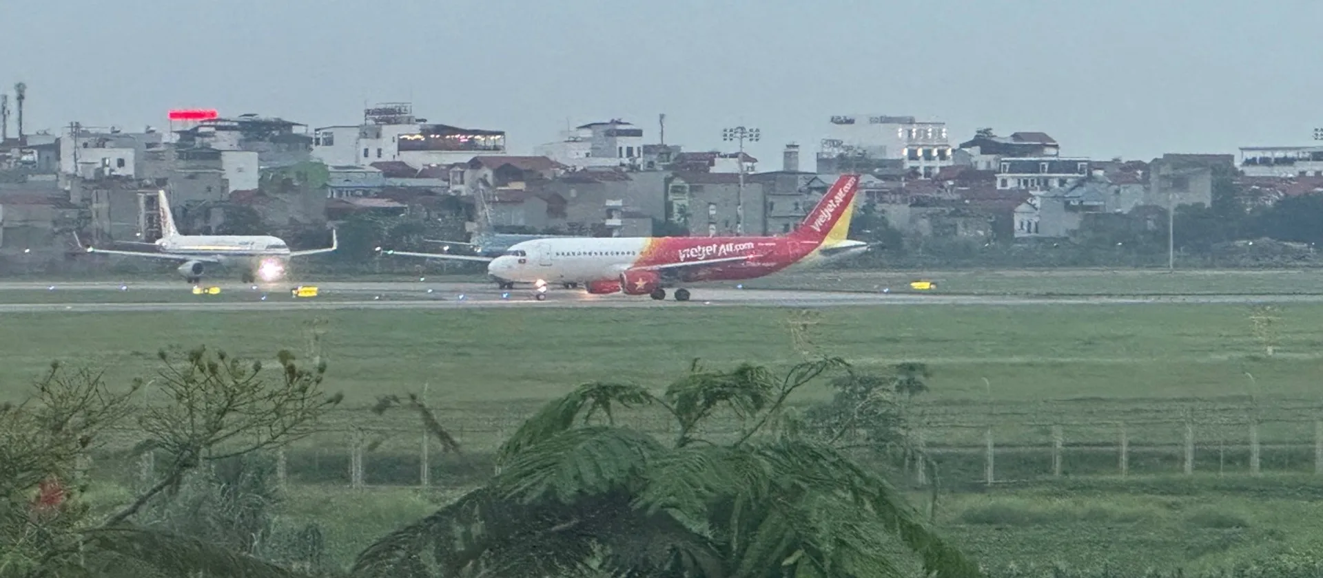 BÁN NHÀ - QUANG TIẾN - SÓC SƠN - VỈ HÈ Ô TÔ TRÁNH - KINH DOANH - 15M RA ĐƯỜNG 131 - CÁCH SÂN BAY 1K... Bán nhà mặt phố tại Sóc Sơn, Hà Nội 01