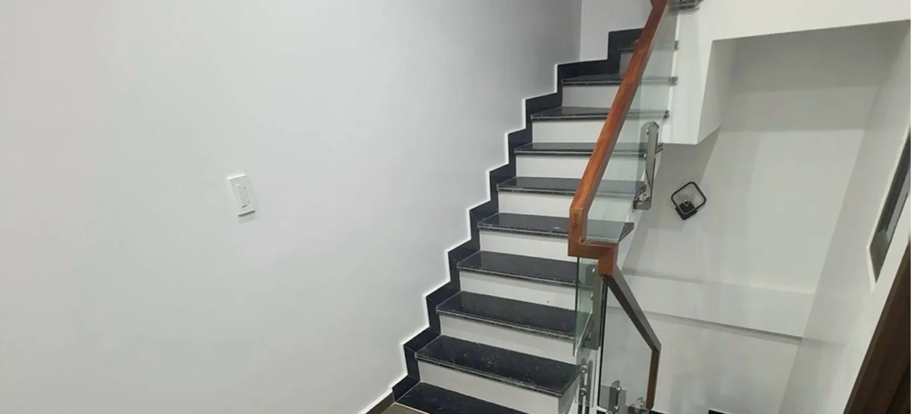Nhà 4 tầng ô tô đỗ cửa ngõ 282 Đà Nẵng, thiết kế hiện đại... Bán nhà riêng tại Ngô Quyền, Hải Phòng 01