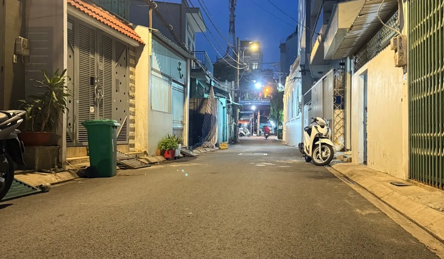 Nhà đẹp 2 tầng thiết kế kiên cố tại khu vực Thoại Ngọc Hầu... Bán nhà riêng tại Phú Thạnh, Hồ Chí Minh 01