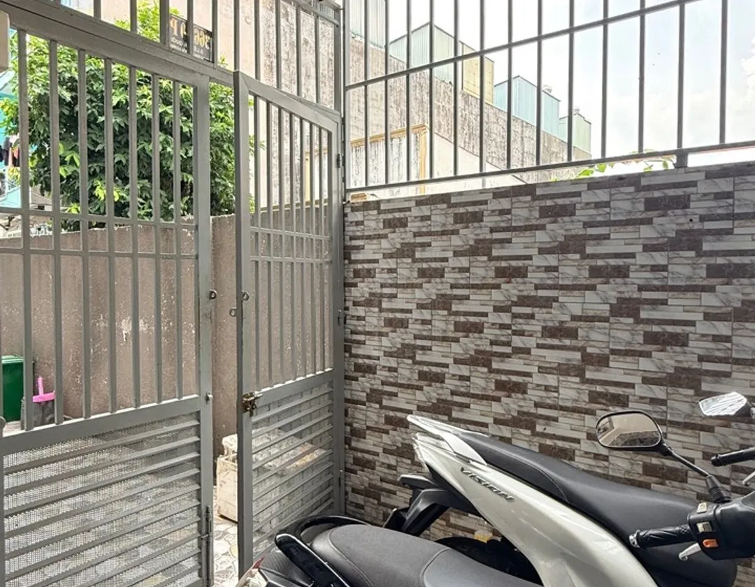 Nhà 4 tầng 24.8m2 có 5 phòng ngủ, giá 3 tỷ tại quận Bình Tân... Bán nhà riêng tại Bình Hưng Hòa, Hồ Chí Minh 01