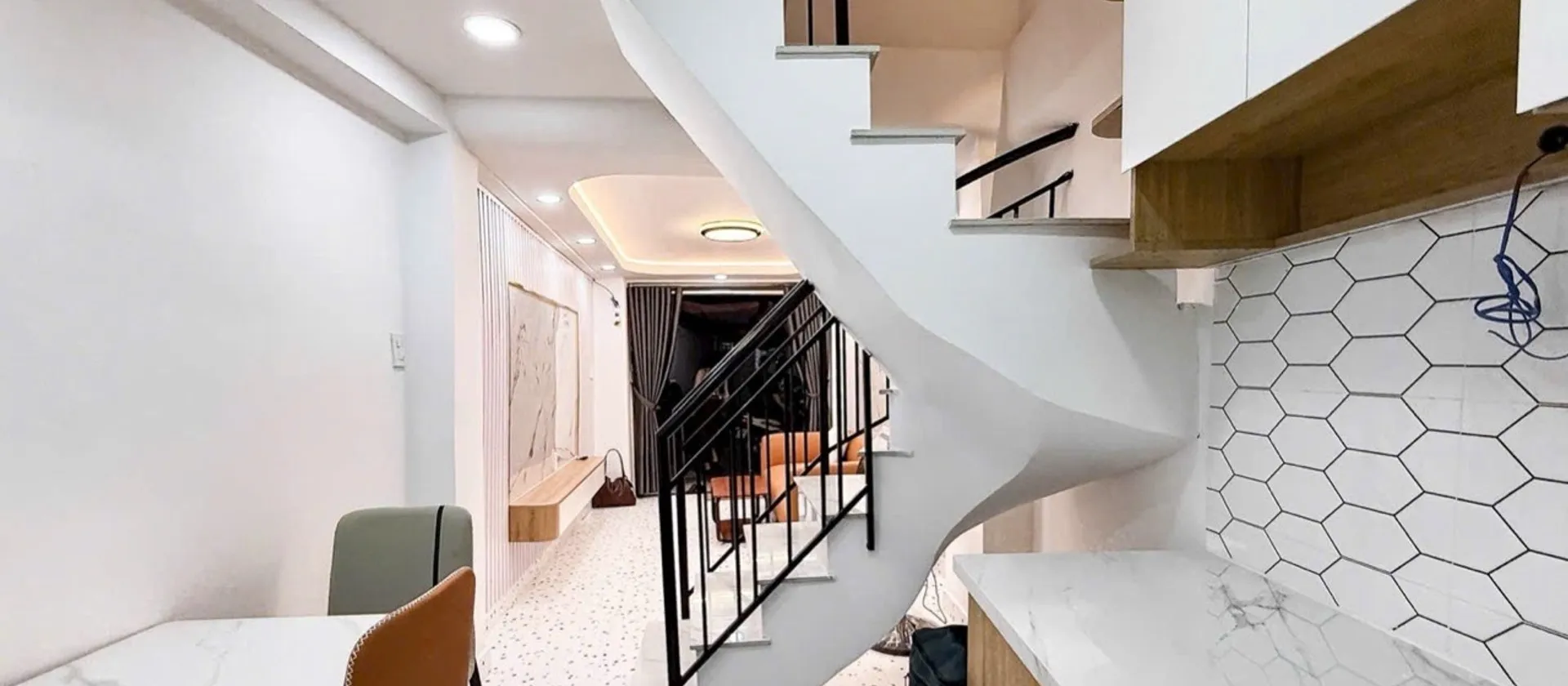 Bán nhà đẹp ngay Ngã Tư Hàng Xanh gần Thảo Cầm Viên - 3 tầng 3PN chỉ 4.x tỷ... Bán nhà riêng tại Thạnh Mỹ Tây, Hồ Chí Minh 01