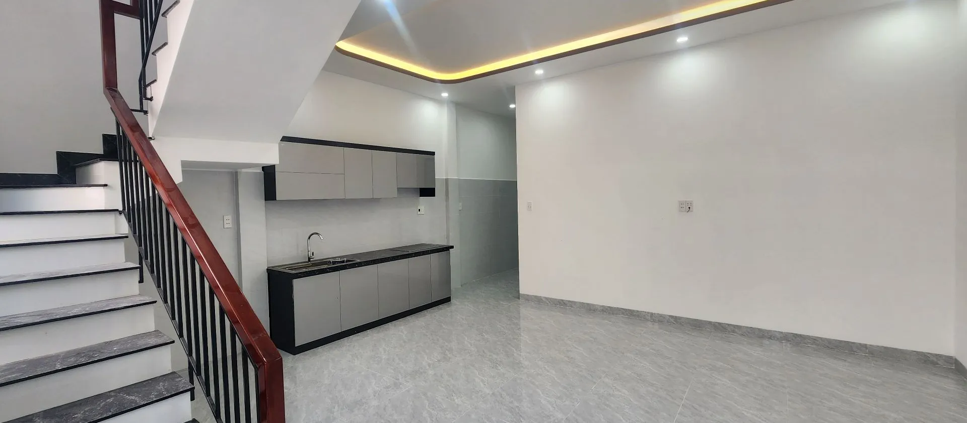 🏡 MỘT CĂN NHÀ, HAI THẾ HỆ Ở CHUNG VẪN RẤT THOẢI MÁI…... Bán nhà riêng tại Cẩm Lệ, Đà Nẵng 01