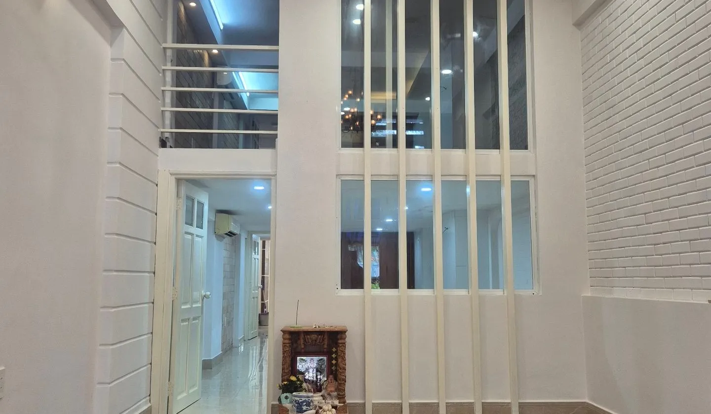 Bán Shophouse 2 tầng mặt tiền rộng tại quận 10, giá hấp dẫn giảm gần 1 tỷ... Bán Shophouse tại Hòa Hưng, Hồ Chí Minh 01