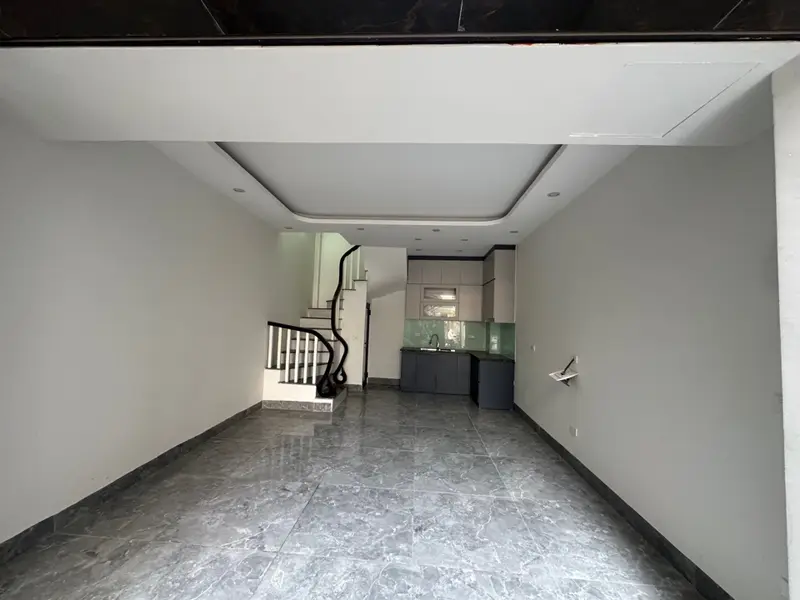 Bán nhà riêng 5 tầng tại phường Long Biên, Hà Nội với sân rộng và ô tô đỗ cổng... Bán nhà riêng tại Long Biên, Hà Nội 01