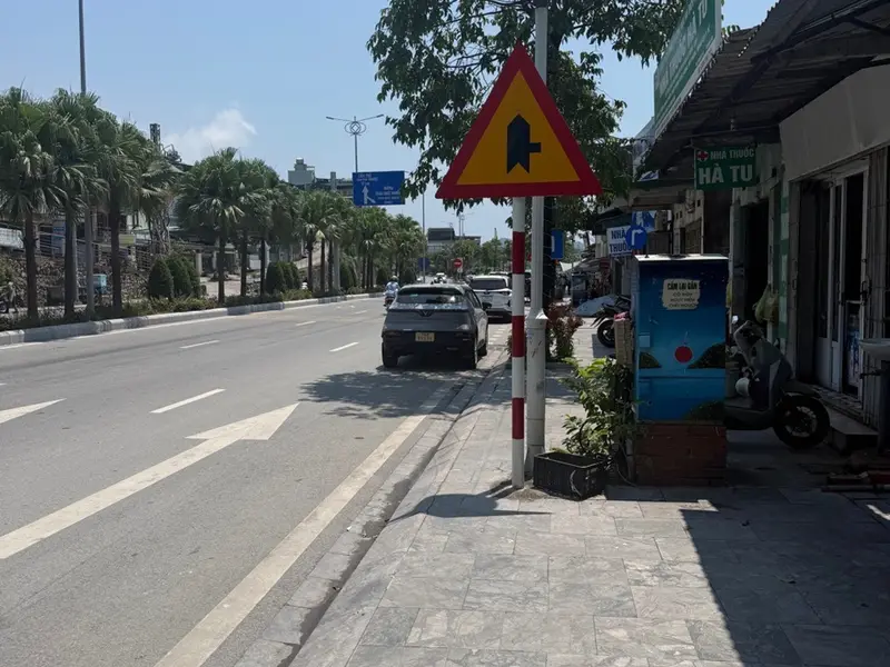 CẦN BÁN NHÀ + ĐẤT
Đ/c: Khu cấp cứu mỏ - Hà Tu 
+ Diện tích đất 90.8m2(50m2 ở + 40.8m2: CLN) 
 + Nhà... Bán nhà mặt phố tại Hà Tu, Quảng Ninh 01