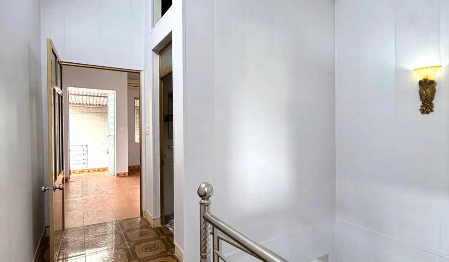 Bán nhà độc lập gốc dân xây, có sân cổng để xe riêng chỉ nhỉnh hơn 2tỷ... Bán nhà riêng tại Ngô Quyền, Hải Phòng 01