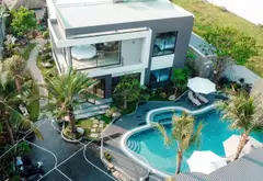VILLA NGHỈ DƯỠNG GIỮA LÒNG SÀI GÒN - hơn 700m2 - HỒ BƠI & SÂN VƯỜN - TRUNG TÂM THỦ ĐỨC... Bán nhà mặt phố tại Thủ Đức, Hồ Chí Minh 01