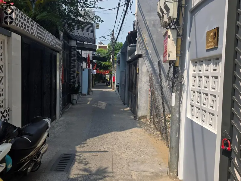 Bán nhà đổ 3 mê, lợp tôn chống nóng Trần Xuân Lê.
- Nhà rất đẹp, diện tích 50m2, vuông vứt.
- Có 3... Bán nhà riêng tại Thanh Khê, Đà Nẵng 01