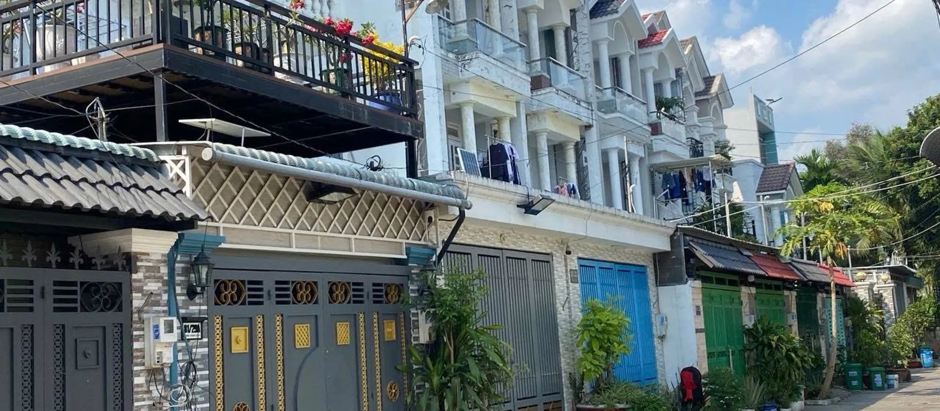 Kho và nhà xưởng mặt tiền rộng tại Quận 12 với đường thông thuận tiện... Bán kho, nhà xưởng tại An Phú Đông, Hồ Chí Minh 01