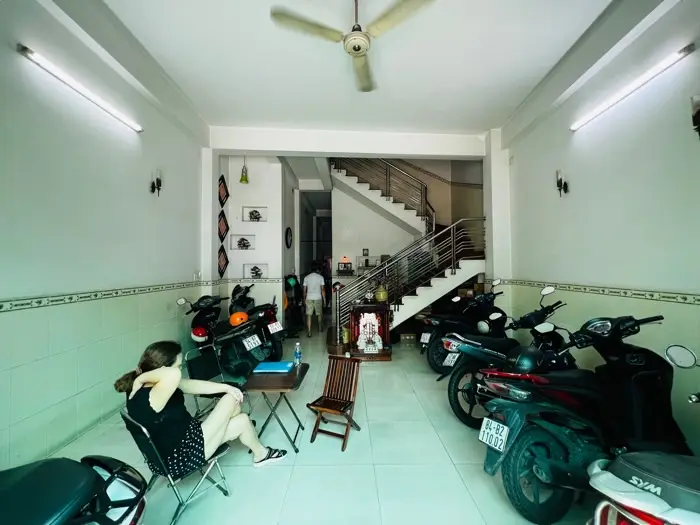 Mặt tiền khủng ngay chợ - Nhà 4 tầng 9 phòng rộng rãi... Bán owner_side tại Tân Hòa, Hồ Chí Minh 01
