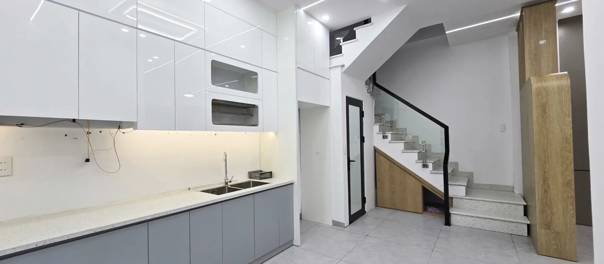 Nhà lô góc 3 tầng mặt tiền rộng khu Quỳnh Cư Hồng Bàng - Cơ hội hiếm có để đầu tư và an cư... Bán nhà riêng tại Hồng Bàng, Hải Phòng 01